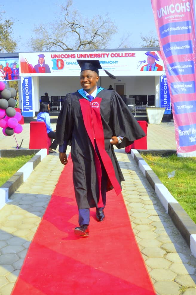 UNICOHS graduate walking on the red carpet